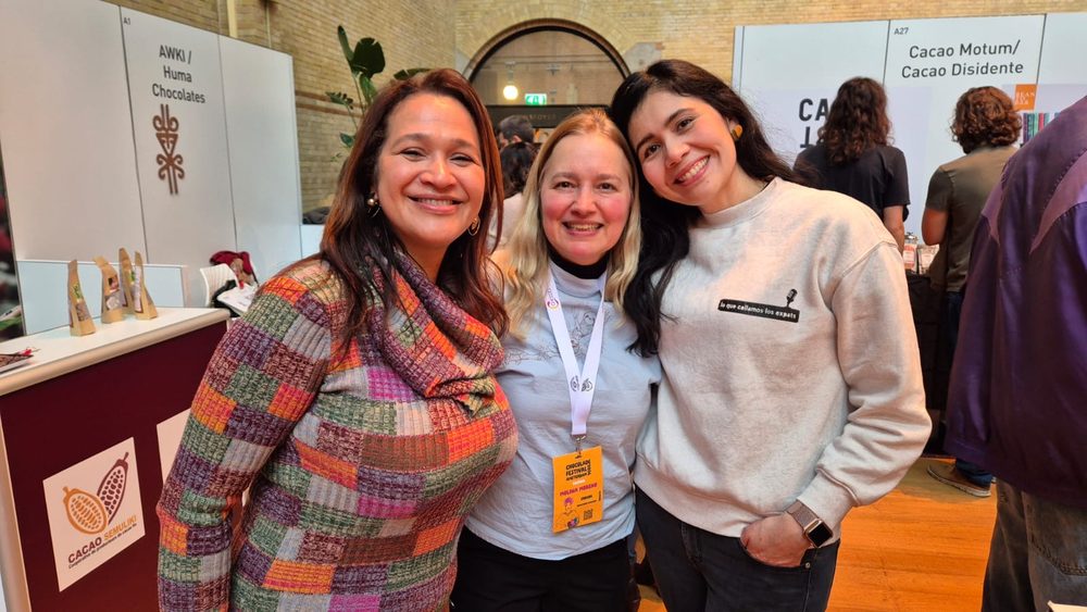 Equipo LQCE con expositores de cacao en Amsterdam Cocoa Week